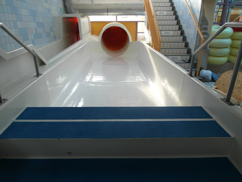 Auffangbecken 10m x 2.80m mit nachverfestigter Bodenplatte saniert im Vakuuminfusionsverfahren. Dauerhaft Osmosefrei.